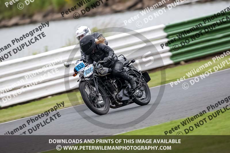 Vintage motorcycle club;eventdigitalimages;mallory park;mallory park trackday photographs;no limits trackdays;peter wileman photography;trackday digital images;trackday photos;vmcc festival 1000 bikes photographs